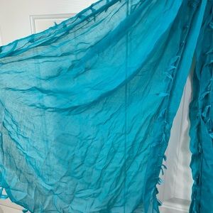 NWT TURQUOISE LIGHTWEIGHT SCARF WITH TASSLE TRIM